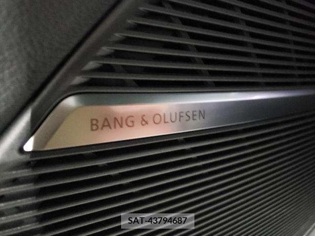 Audi Q8 2019-12 372600-23