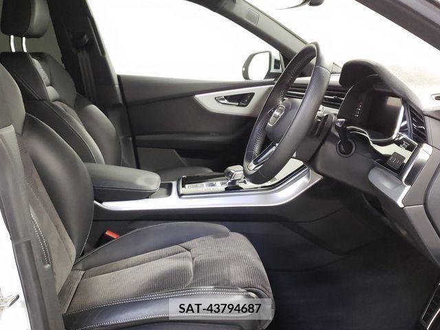 Audi Q8 2019-12 372600-16