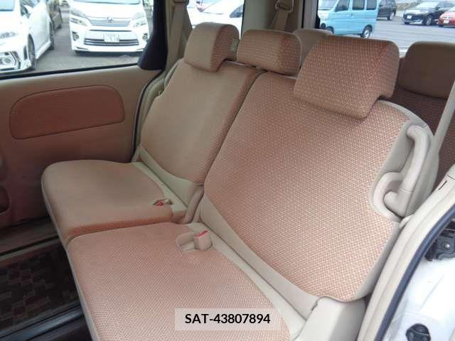 Toyota SIENTA 2012-02 298340-11
