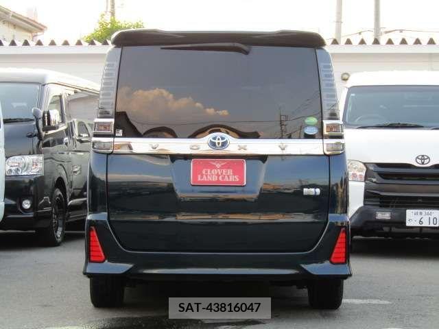 Toyota VOXY HYBRID 2018-08 339974-7