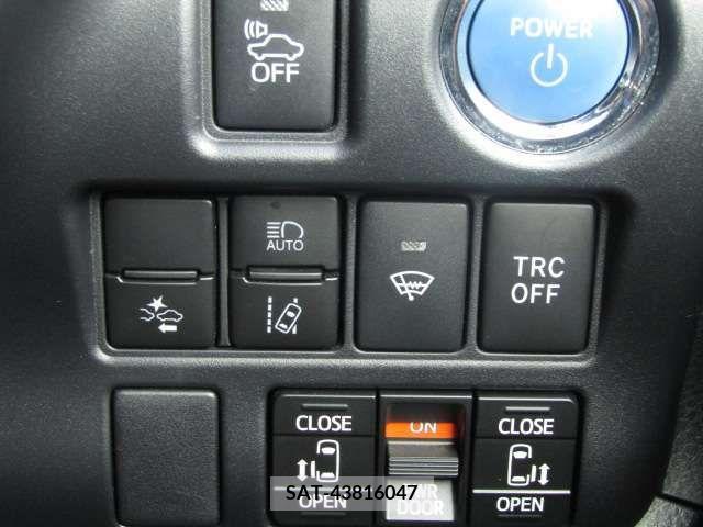 Toyota VOXY HYBRID 2018-08 339974-1