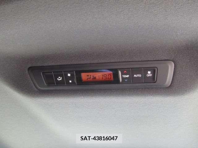 Toyota VOXY HYBRID 2018-08 339974-15
