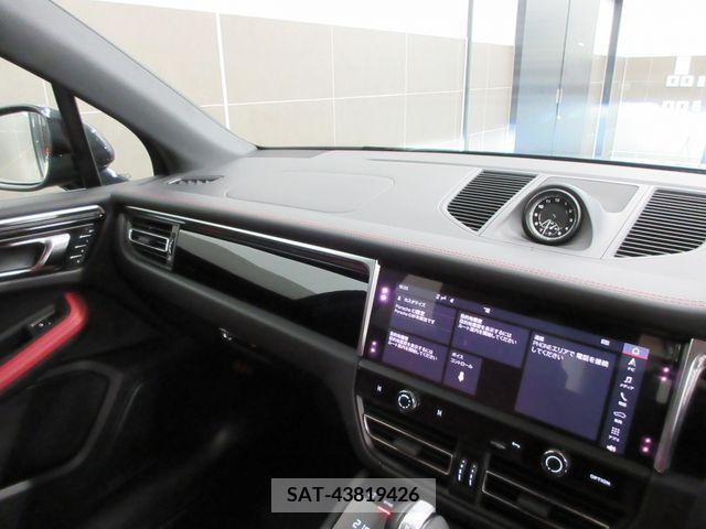 Porsche MACAN 2022-12 247053-12