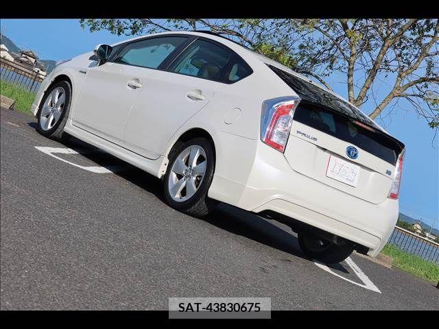 Toyota PRIUS 2013-10 255373-7
