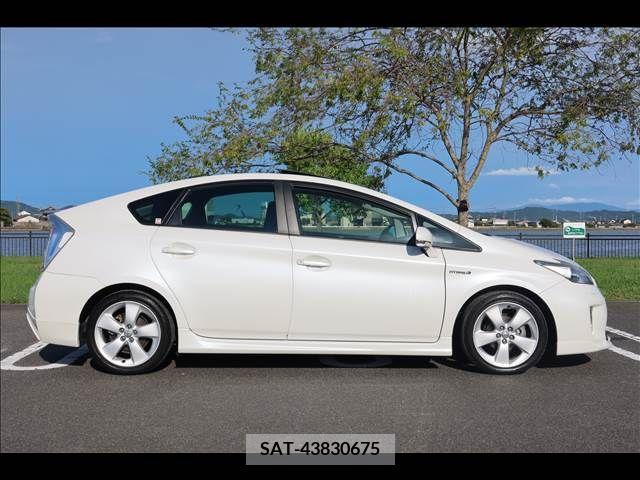 Toyota PRIUS 2013-10 255373-2