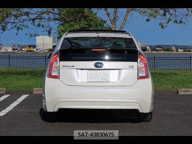 Toyota PRIUS 2013-10 255373-3