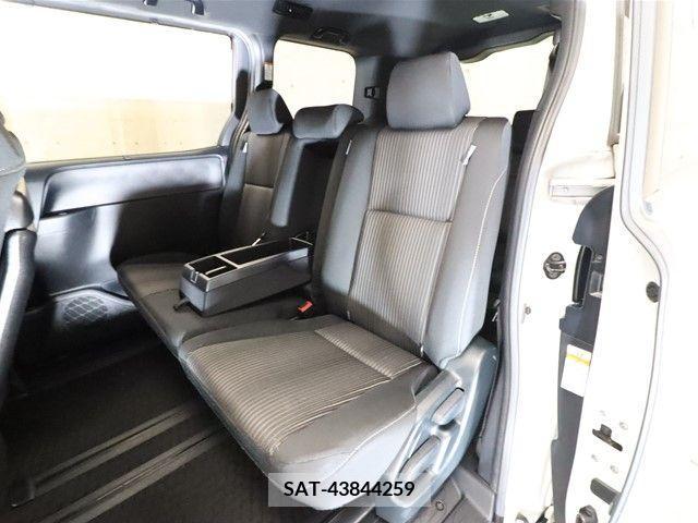 Toyota NOAH 2017-08 229999-6