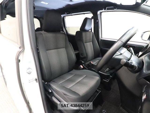 Toyota NOAH 2017-08 229999-3