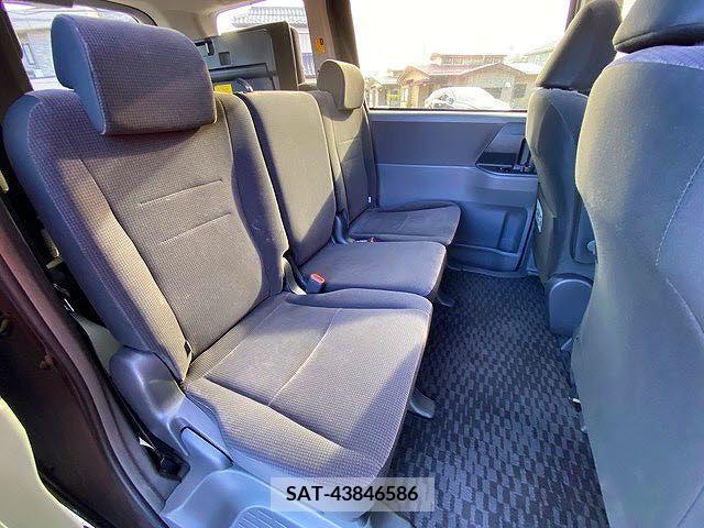 Toyota NOAH 2009-06 203830-3