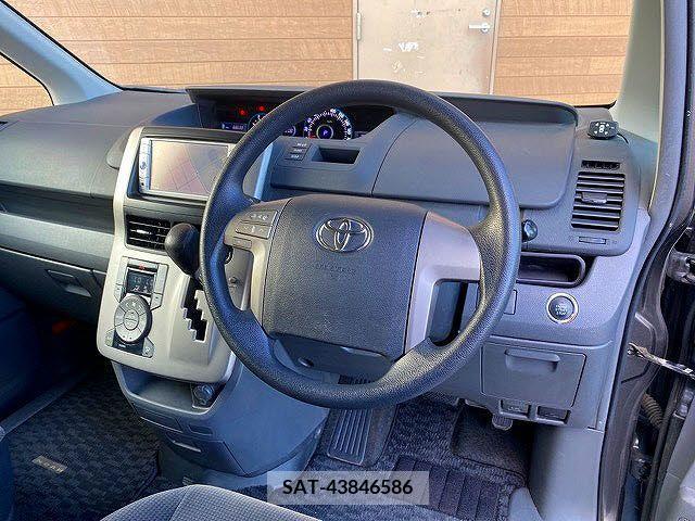 Toyota NOAH 2009-06 203830-4