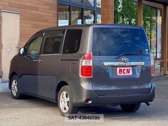 Toyota NOAH 2009-06 203830-8