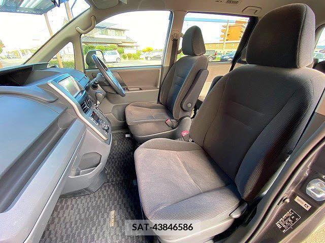 Toyota NOAH 2009-06 203830-12