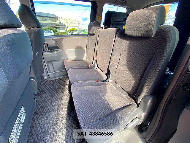 Toyota NOAH 2009-06 203830-18