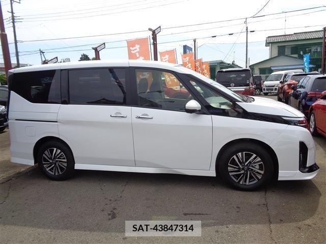Nissan SERENA 2023-09 324944-2