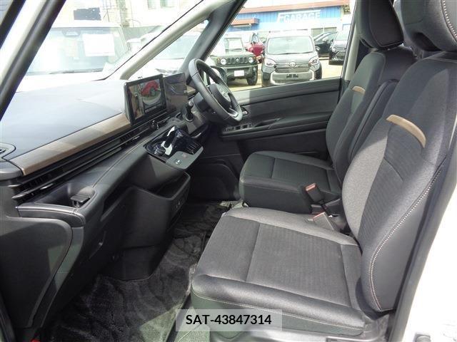 Nissan SERENA 2023-09 324944-7