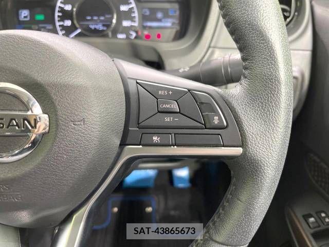 Nissan NOTE 2019-05 329530-5