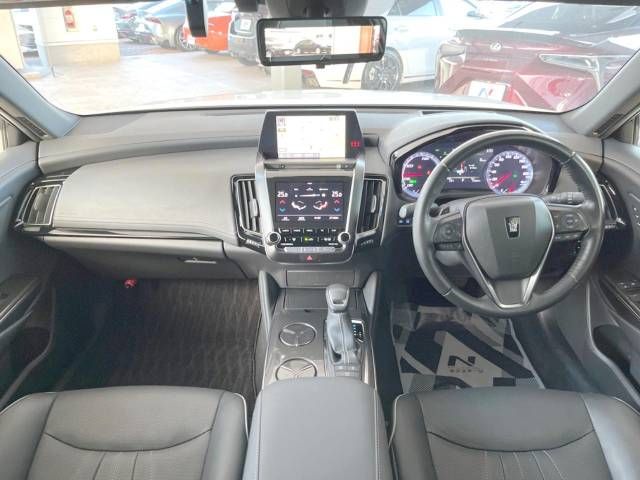 Toyota CROWN SEDAN 2018-07 195730-1