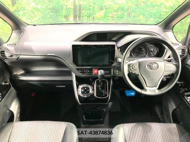 Toyota VOXY 2019-09 208858-1