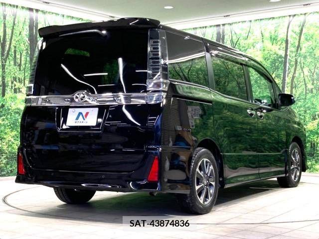 Toyota VOXY 2019-09 208858-17