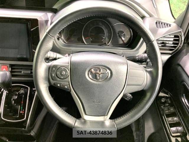 Toyota VOXY 2019-09 208858-13