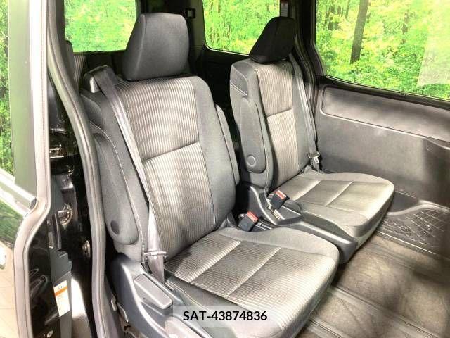 Toyota VOXY 2019-09 208858-8