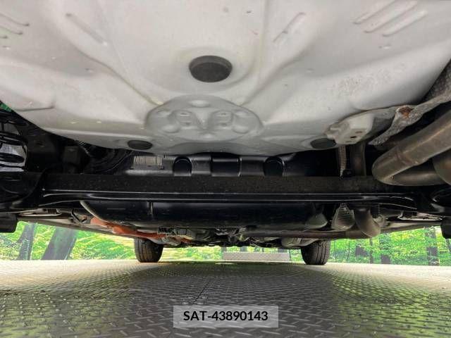 Toyota AQUA 2013-04 313943-18