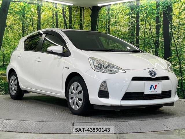 Toyota AQUA 2013-04 313943-15