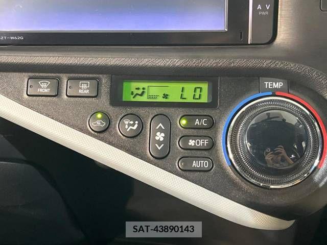 Toyota AQUA 2013-04 313943-5