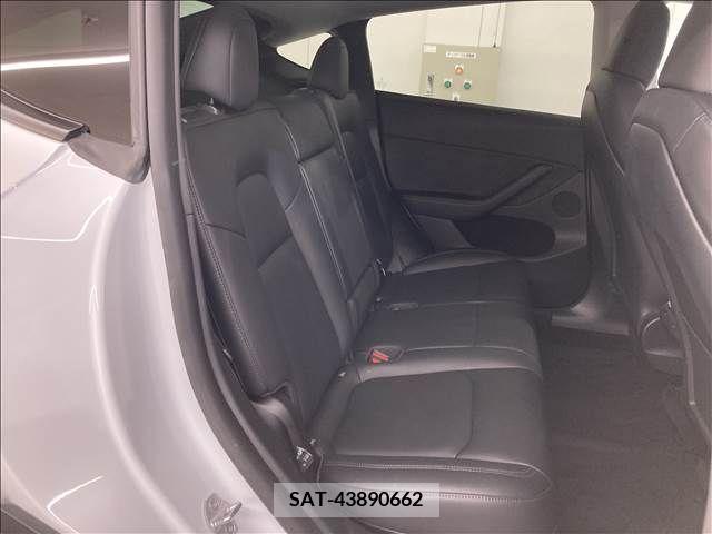 Tesla MODEL Y 2022-11 209872-12