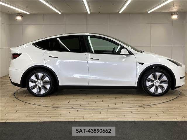 Tesla MODEL Y 2022-11 209872-16