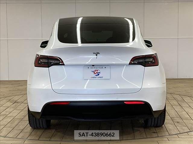 Tesla MODEL Y 2022-11 209872-14