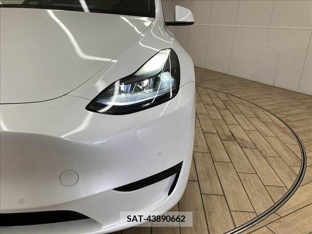 Tesla MODEL Y 2022-11 209872-18