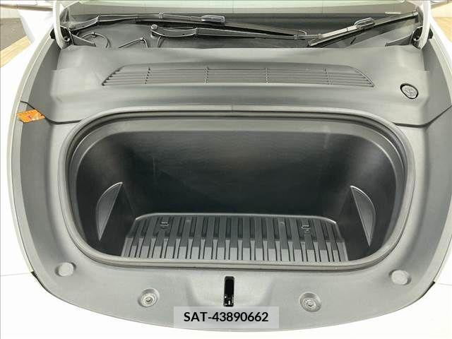 Tesla MODEL Y 2022-11 209872-17