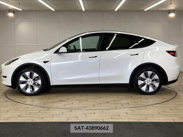 Tesla MODEL Y 2022-11 209872-15