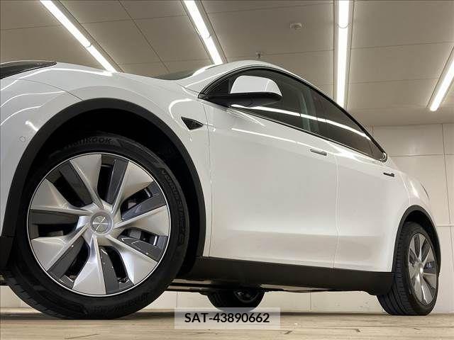 Tesla MODEL Y 2022-11 209872-19