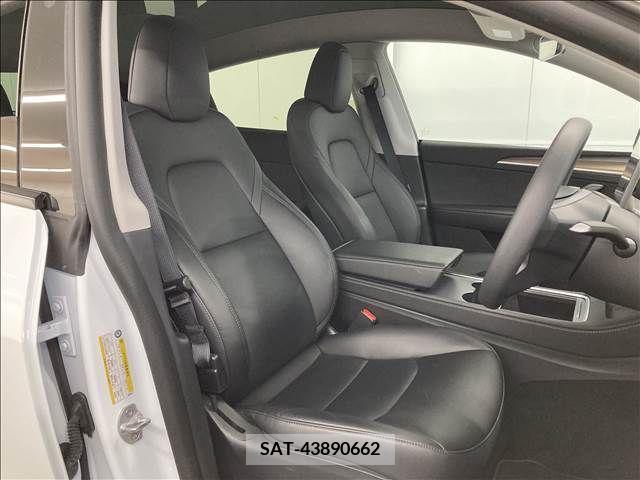 Tesla MODEL Y 2022-11 209872-11