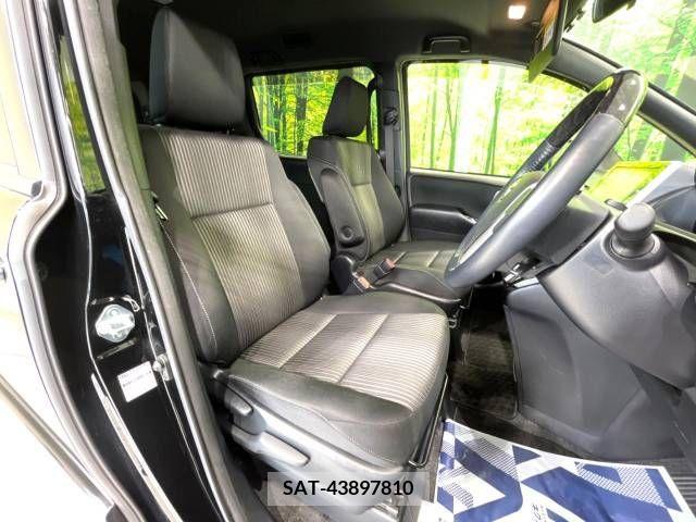 Toyota NOAH 2017-10 279473-7