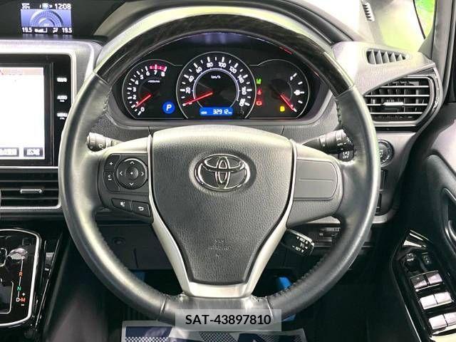 Toyota NOAH 2017-10 279473-11