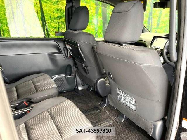Toyota NOAH 2017-10 279473-8