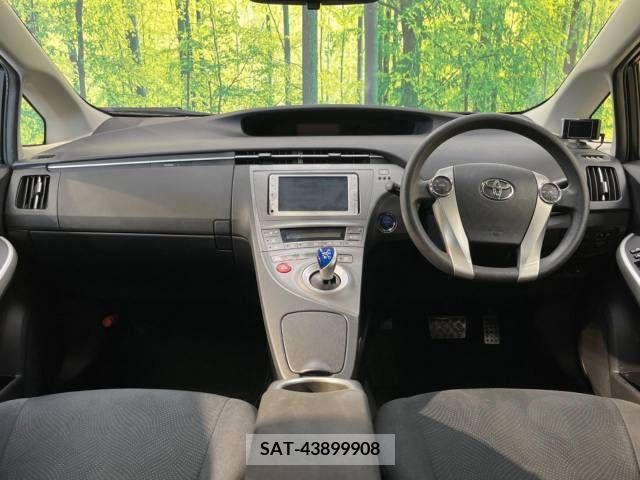 Toyota PRIUS 2013-09 366633-1