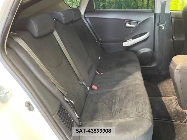 Toyota PRIUS 2013-09 366633-9