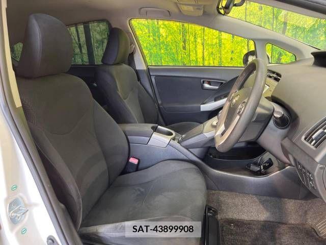 Toyota PRIUS 2013-09 366633-8