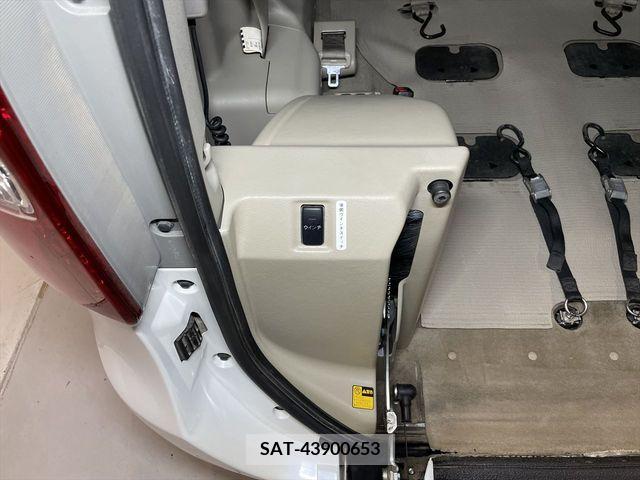 Toyota NOAH 2013-03 321357-8