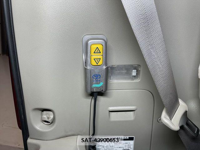 Toyota NOAH 2013-03 321357-7