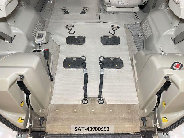 Toyota NOAH 2013-03 321357-9