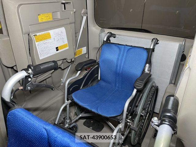 Toyota NOAH 2013-03 321357-15