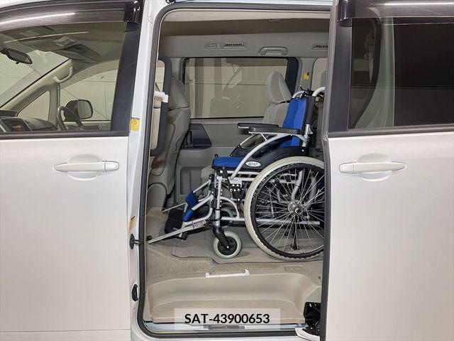 Toyota NOAH 2013-03 321357-6