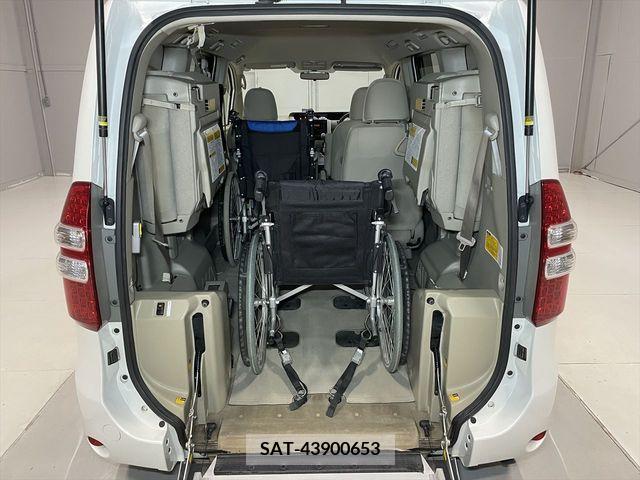 Toyota NOAH 2013-03 321357-5