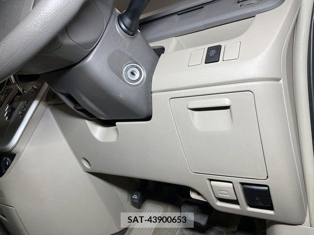Toyota NOAH 2013-03 321357-18