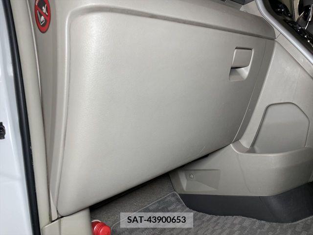 Toyota NOAH 2013-03 321357-17